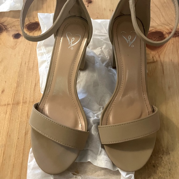 Windsor Shoes - Windsor nude block heels
